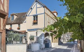 Hotel Aux Vieux Remparts, The Originals Relais